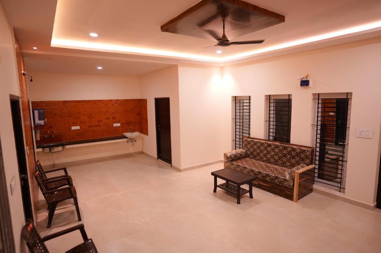 Melody Inn Luxury Home Stay 예르카우드 객실 사진