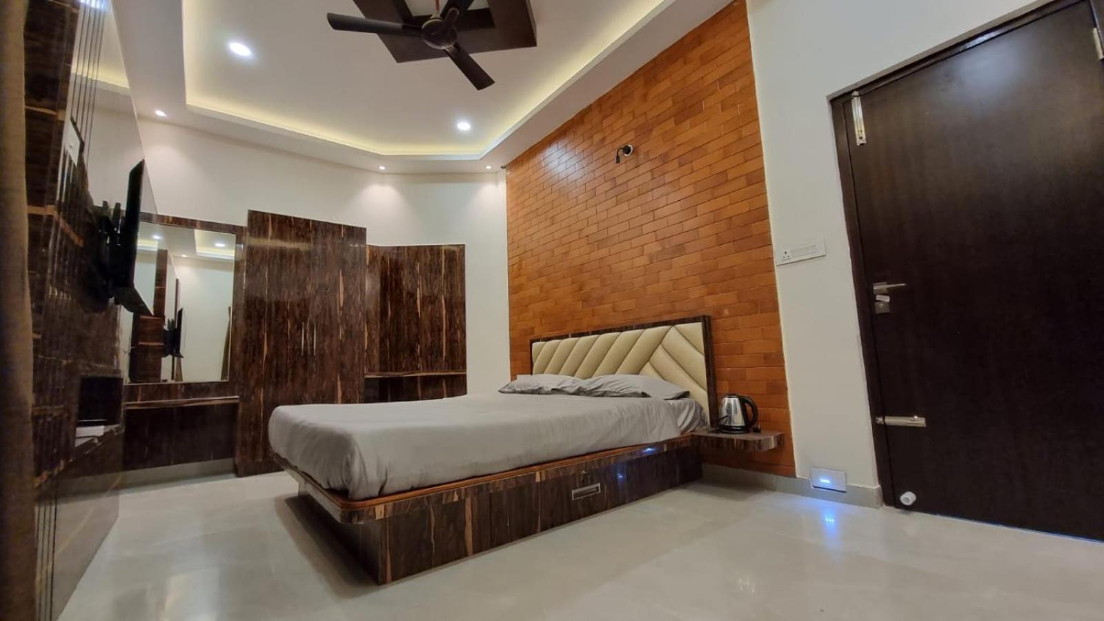Melody Inn Luxury Home Stay 예르카우드 객실 사진